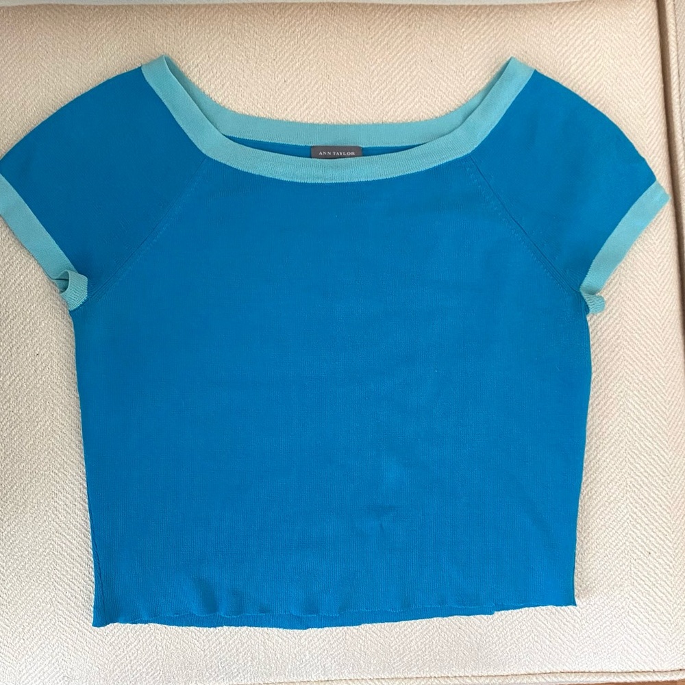 CROPPED SLEEVELESS BLUE TEE